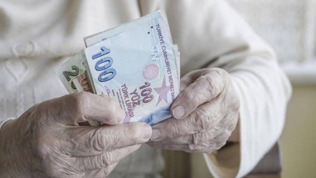 Milyonlarca emekliyi ilgilendiren haber! Bayram ikramiyeleri yüzleri güldürecek 2