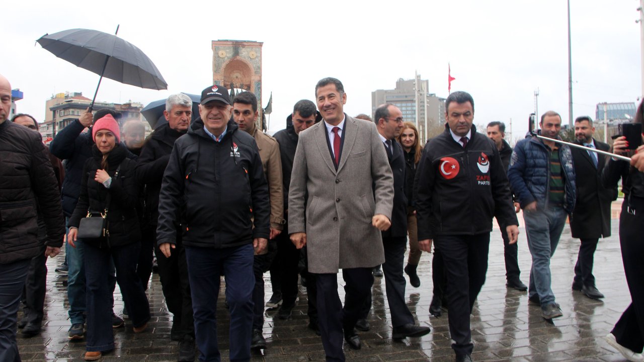 Ata İttifakı Cumhurbaşkanı Adayı Sinan Oğan İstiklal Caddesi'nde Vatandaşlarla Buluştu