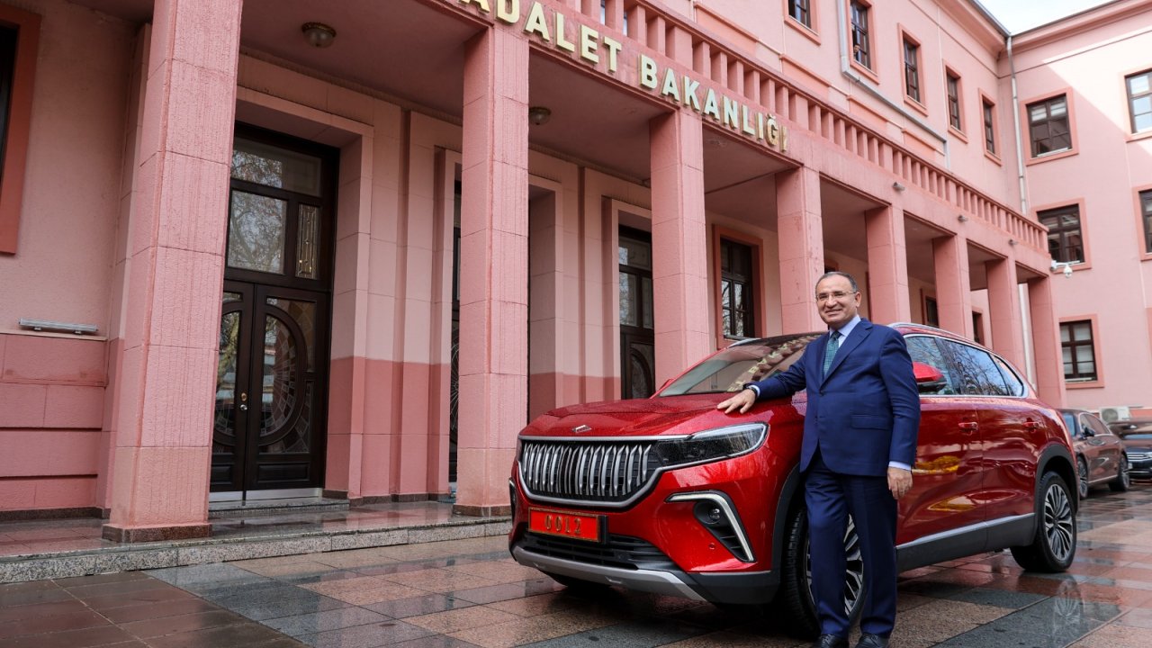 Bakan Bozdağ, Togg'u Bakanlığa Gelişinde Kullandı