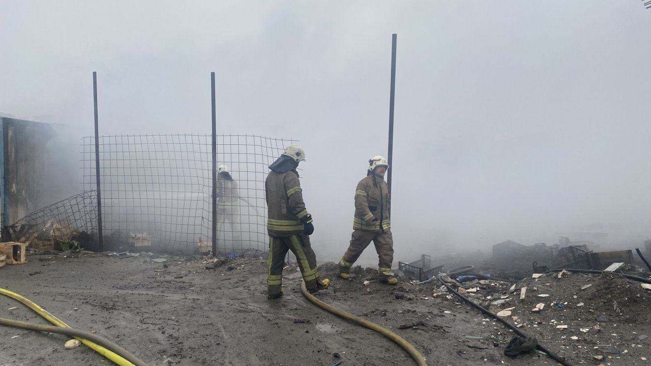 (geniş Haber) Eyüpsultan'da Fabrika Bahçesinde Yangın