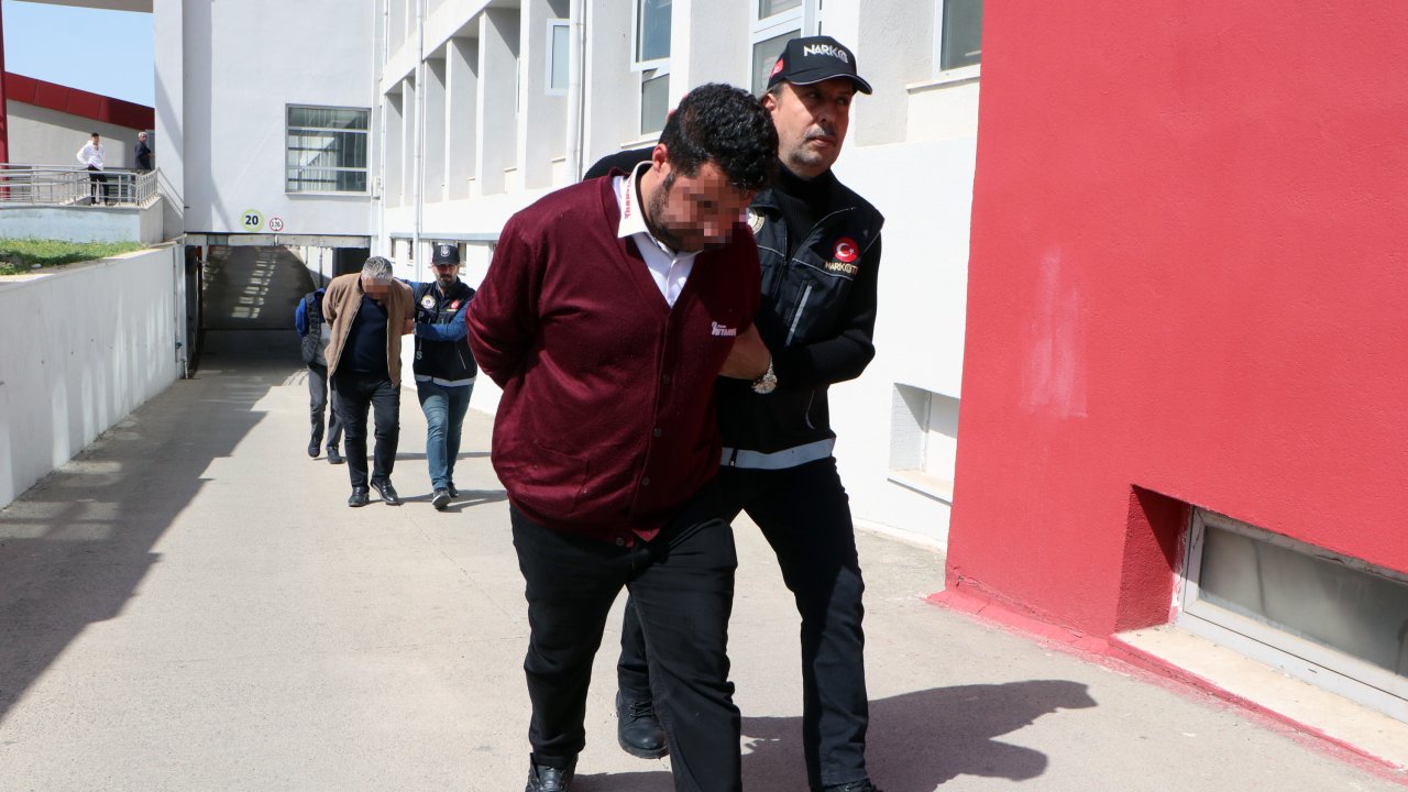 Yolcusuz Otobüsten 100 Kilo Esrar Çıktı