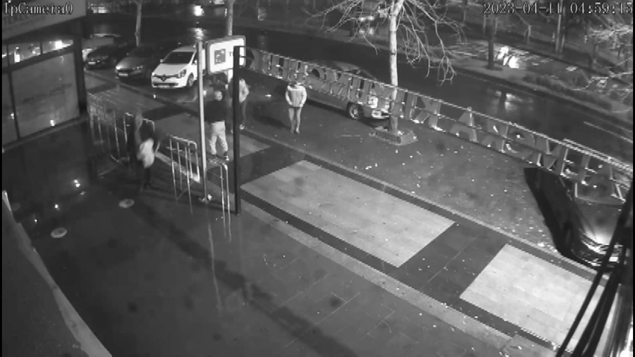 Esenyurt'ta Kuyumcu Dükkanı Soygunu: 4 Kilo Altın Çaldılar