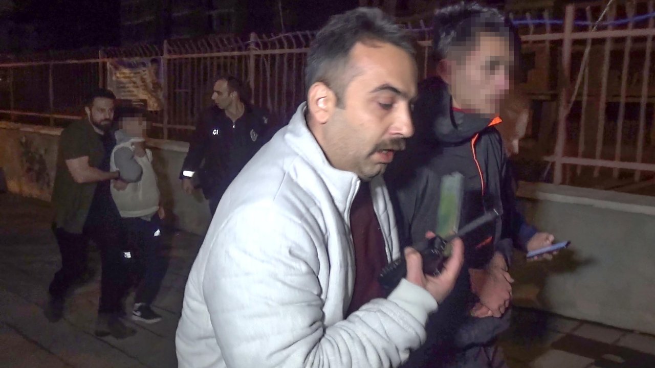 Araçtaki Çocuklar, Polisin 'dur' İhtarına Uymayıp Ortalığı Birbirine Kattı