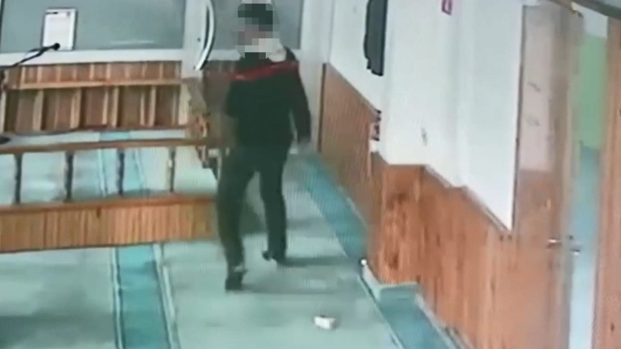 Sultanbeyli'de Camiden Hırsızlık Yaptı