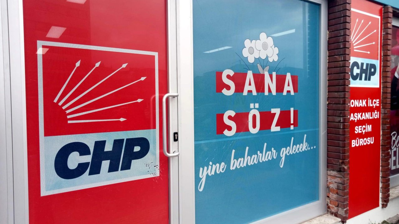 İzmir'de Chp Seçim Bürosuna Taşlı Saldırı; Olay Anı Kamerada