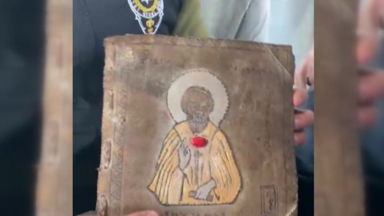 Enkazdan Çıkan Kitabın Tarihi Değeri Yokmuş