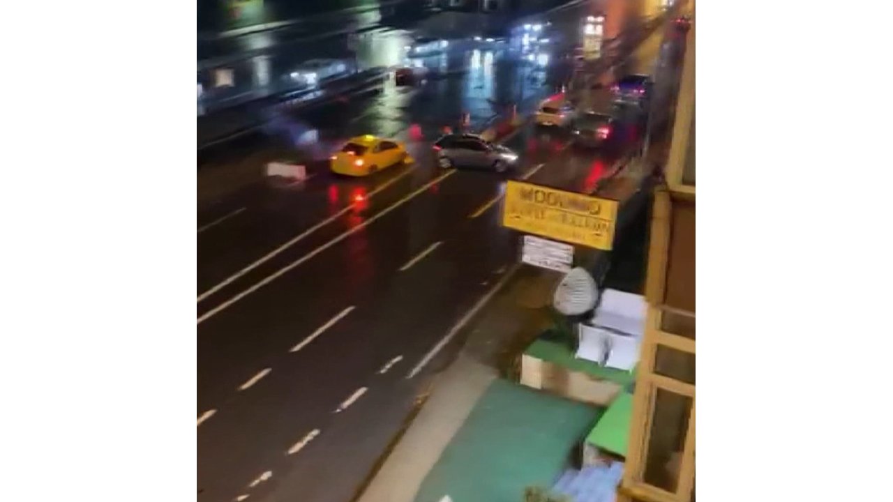 Büyükçekmece'de İski'nin Çalışması Trafiği Felç Etti, Peş Peşe Kazalar Yaşandı