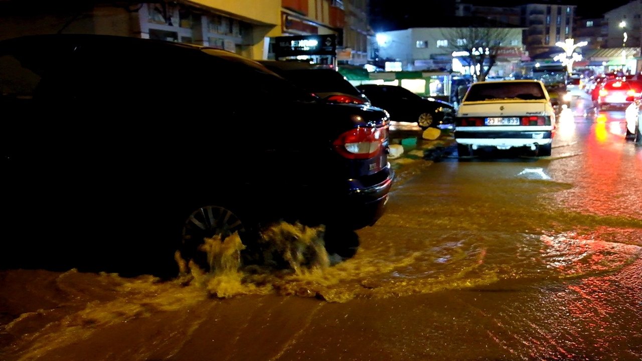 Bingöl'de Sağanak Günlük Yaşamı Olumsuz Etkiledi