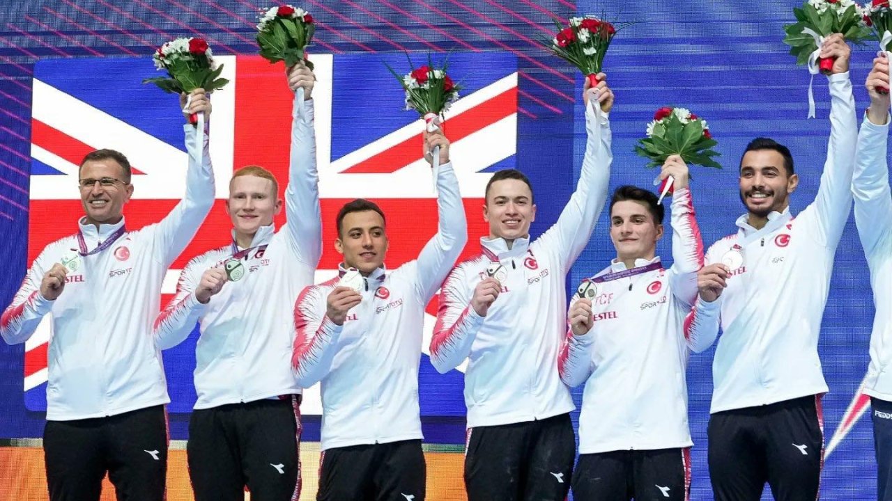 İzmirli Cimnastikçiler Madalyayla Başladı