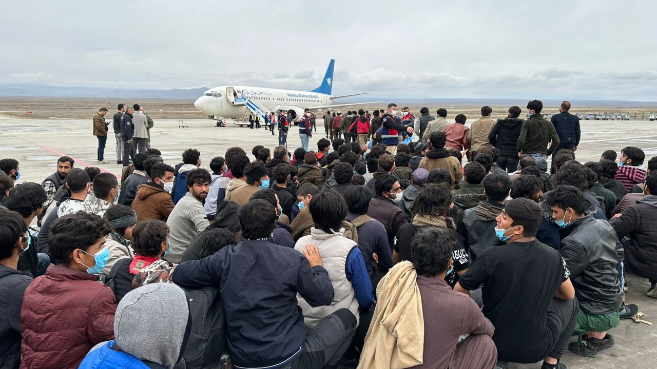 138 Afgan Göçmen, Uçakla Ülkelerine Geri Gönderildi