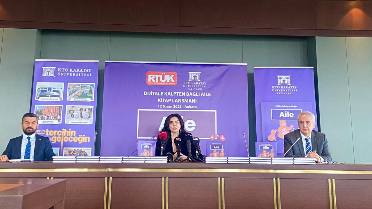 'dijitale Kalpten Bağlı Aile' Kitap Serisi, Ücretsiz Dağıtılacak