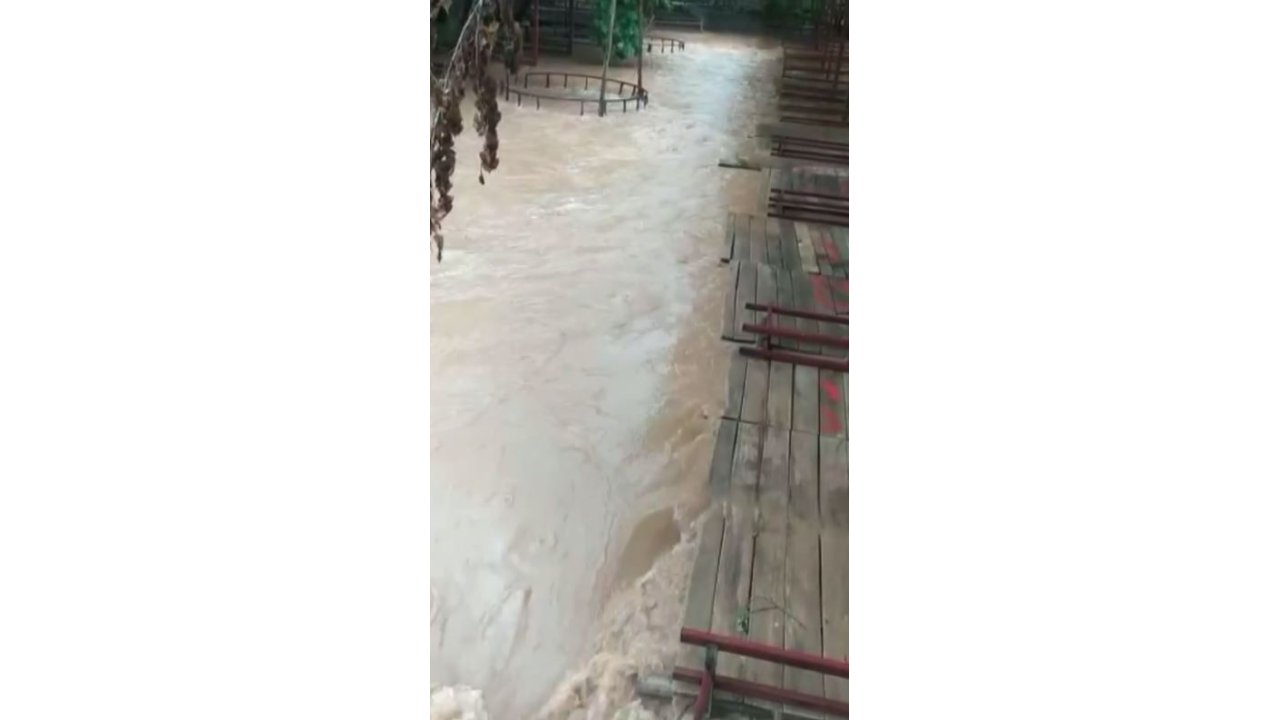 Midyat’ta Sağanak; Dere Taşmasıyla Mesire Alanı Su Altında Kaldı