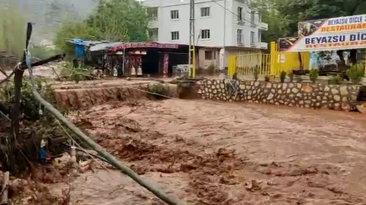 Midyat’ta Sağanak; Dere Taşmasıyla Mesire Alanı Su Altında Kaldı (2)