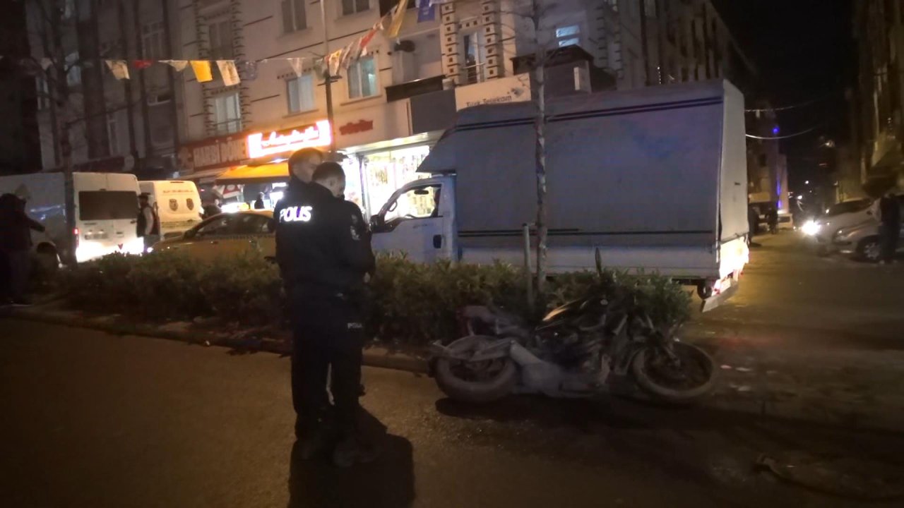 Esenyurt'ta Silahlı Saldırıya Uğrayan Motosikletli Ağır Yaralandı