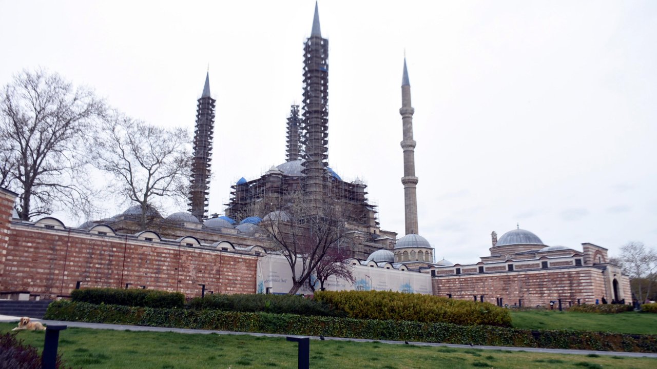 Restorasyondaki Selimiye Camii'nin 'kapalı' Sanılması Ziyaretçi Sayısını Düşürdü