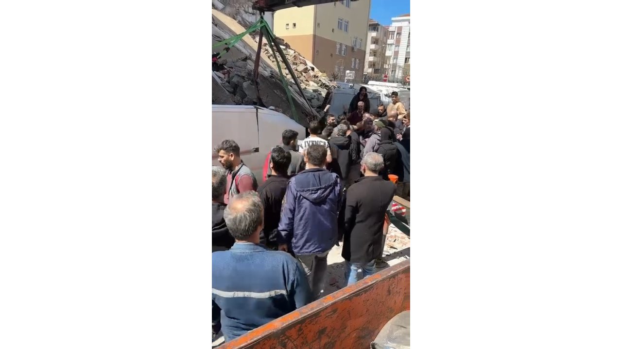 Güngören'de Metruk Binada Çökme - 1