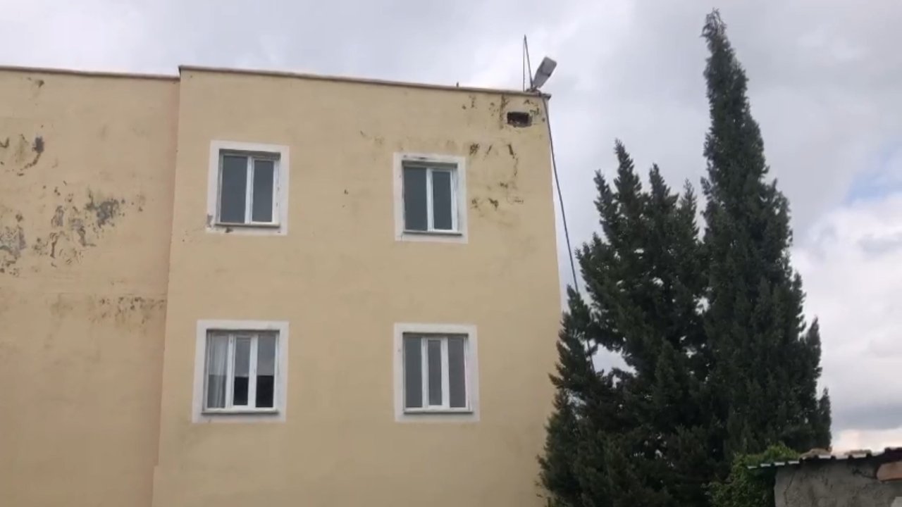 Siirt'te Binaya Yıldırım Düştü