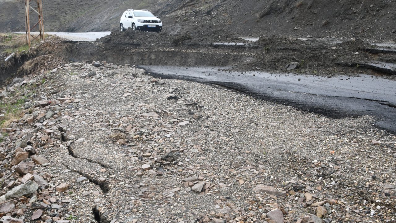 Hakkari'nin Yükseklerine Kar Yağdı (2)