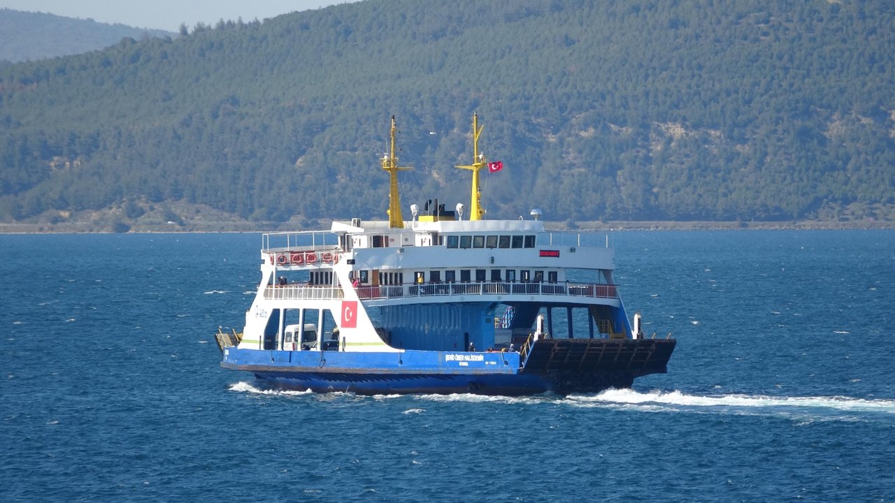 Bozcaada Ve Gökçeada Feribot Seferlerine 'fırtına' Engeli