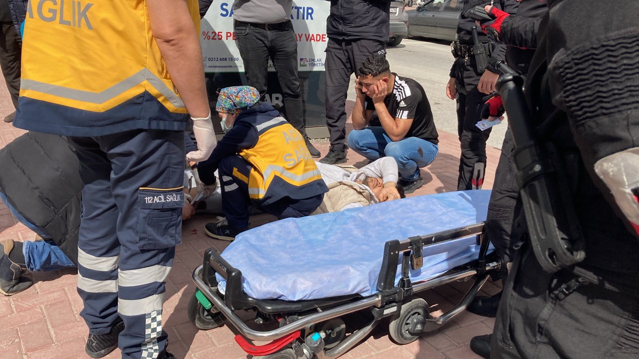 Caddede Karşılaştığı Husumetlisini Bacağından Vurdu