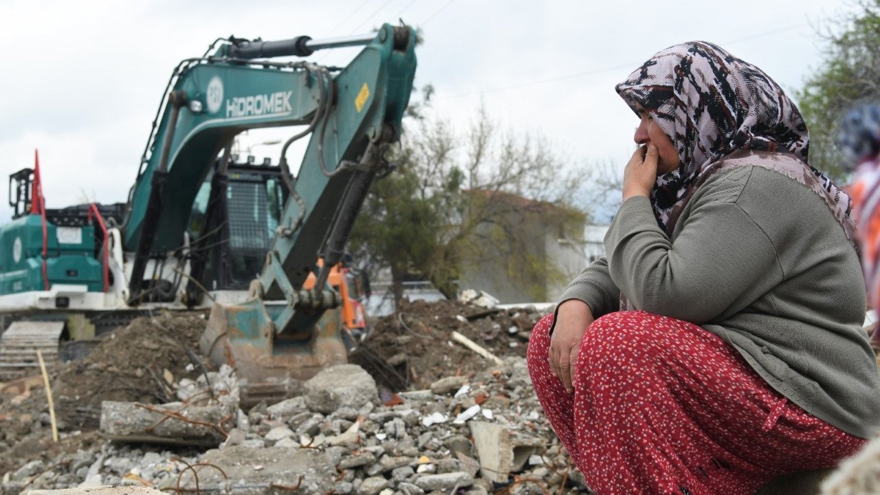 Evinin Enkazının Kaldırılışını Duygu Dolu Gözlerle İzledi