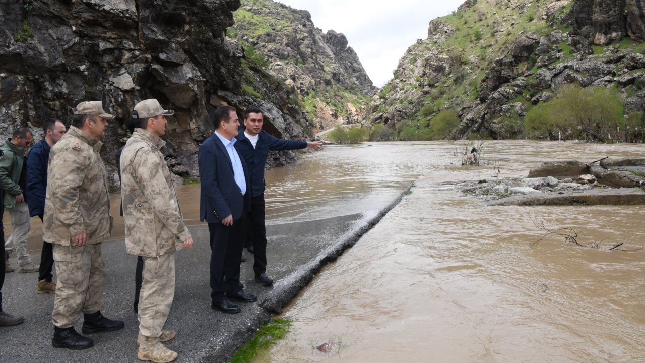 Hakkari'de Okullara 'sağanak' Tatili (3)