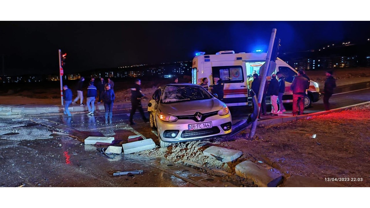 Elazığ'da Otomobil İle Tır Çarpıştı: 3 Yaralı