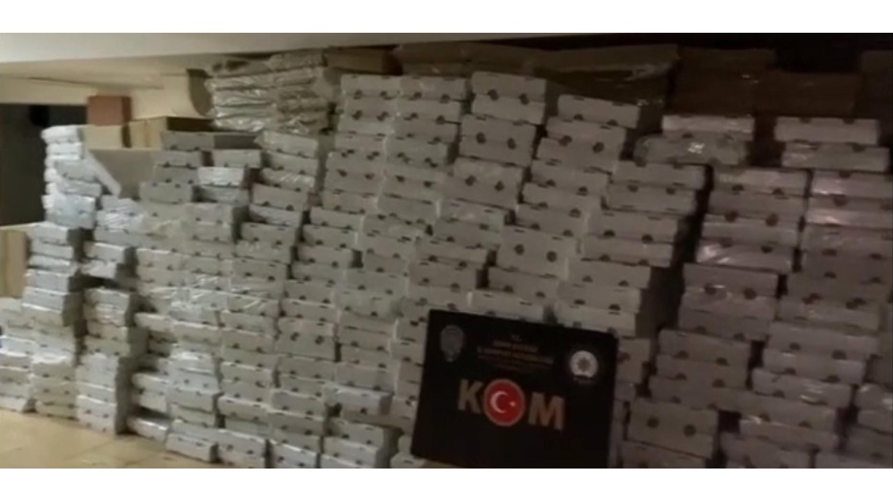 İzmir'de 5 Milyon 755 Bin Adet Kaçak Sigara Ele Geçirildi