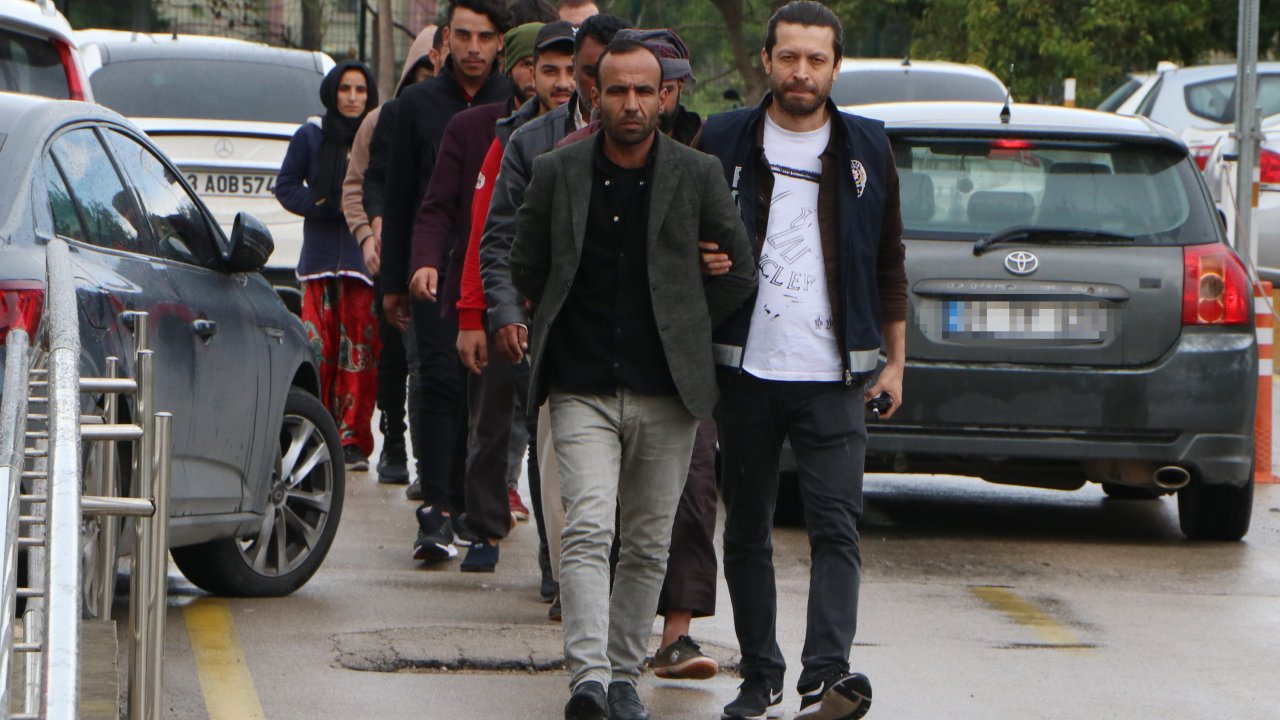 Minibüste 10 Kaçak Göçmen Yakalandı