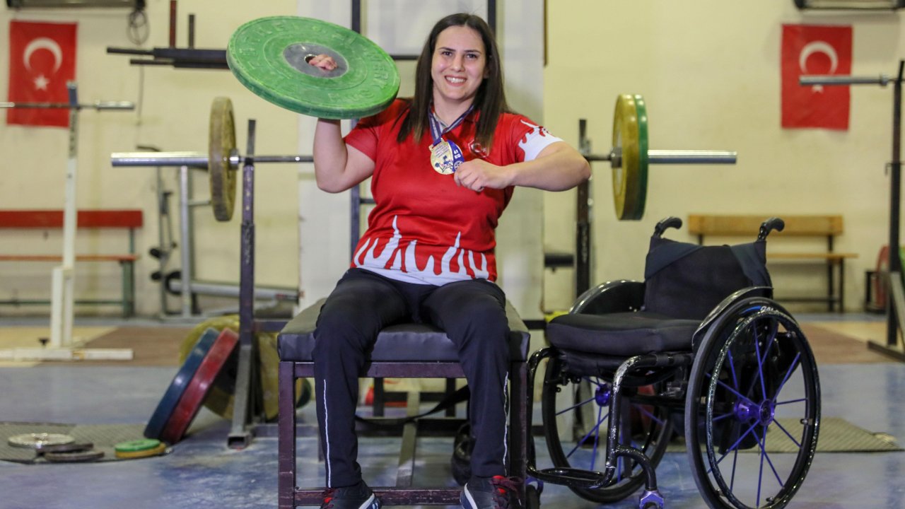 Yürüyebilmek İçin Başladığı Halterde Türkiye Şampiyonu Oldu
