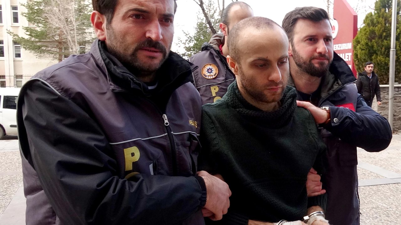 Anne Katili: Gizemli Bir İç Ses Anne Ve Babamı Öldürmemi Söyledi