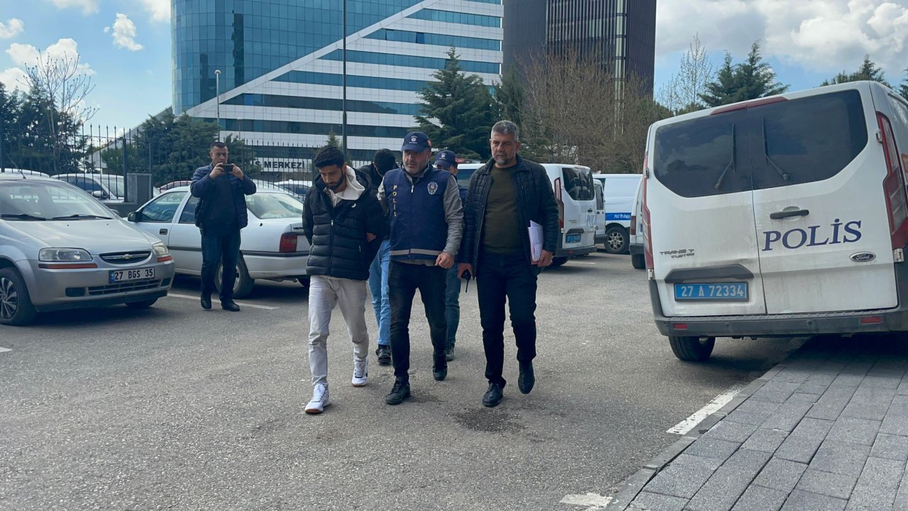 Takip Ettikleri Aracı Durdurup 148 Bin Tl Gasbeden 2 Şüpheli Yakalandı