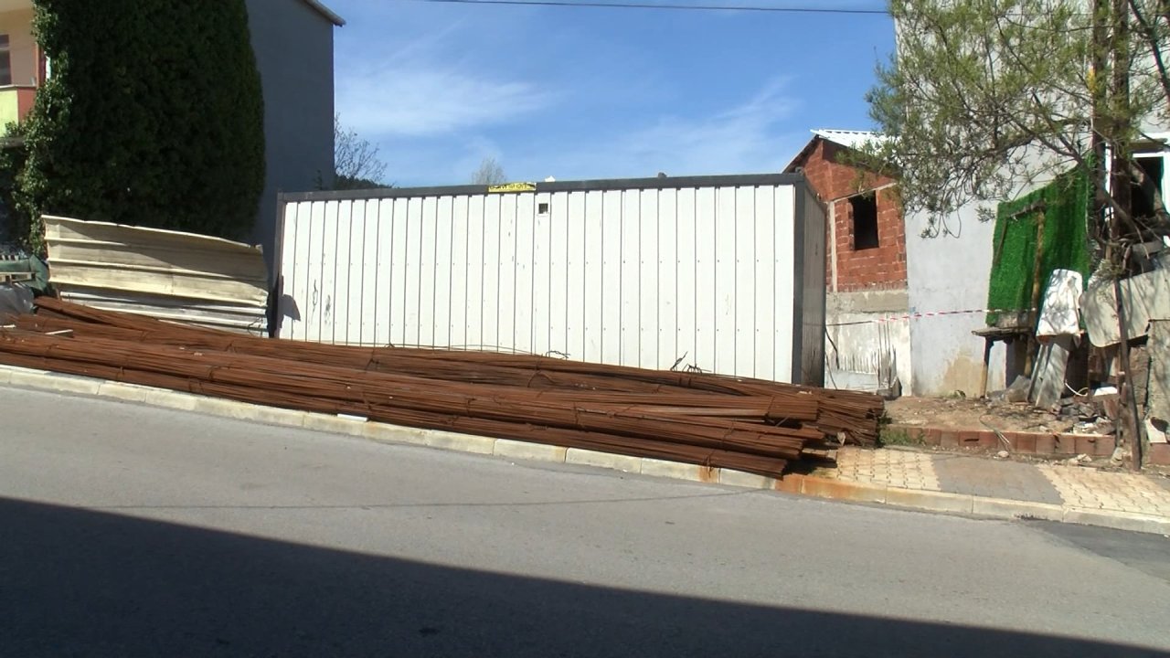 Sultanbeyli'de Çocuğun Düştüğü Çukur Hala Tehlike Saçıyor