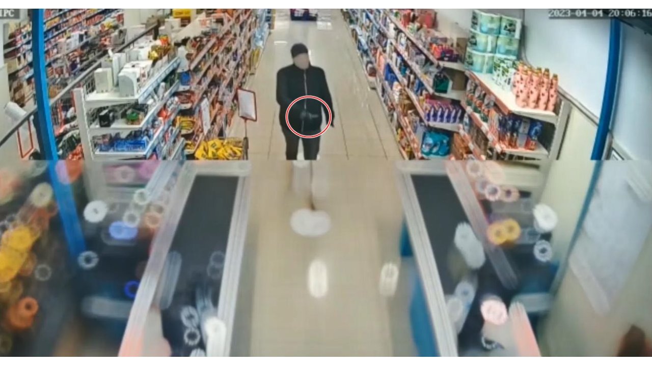 Bıçakla Girdiği Marketten Kasadaki 6 Bin 500 Tl'yi Aldı; O Anlar Kamerada