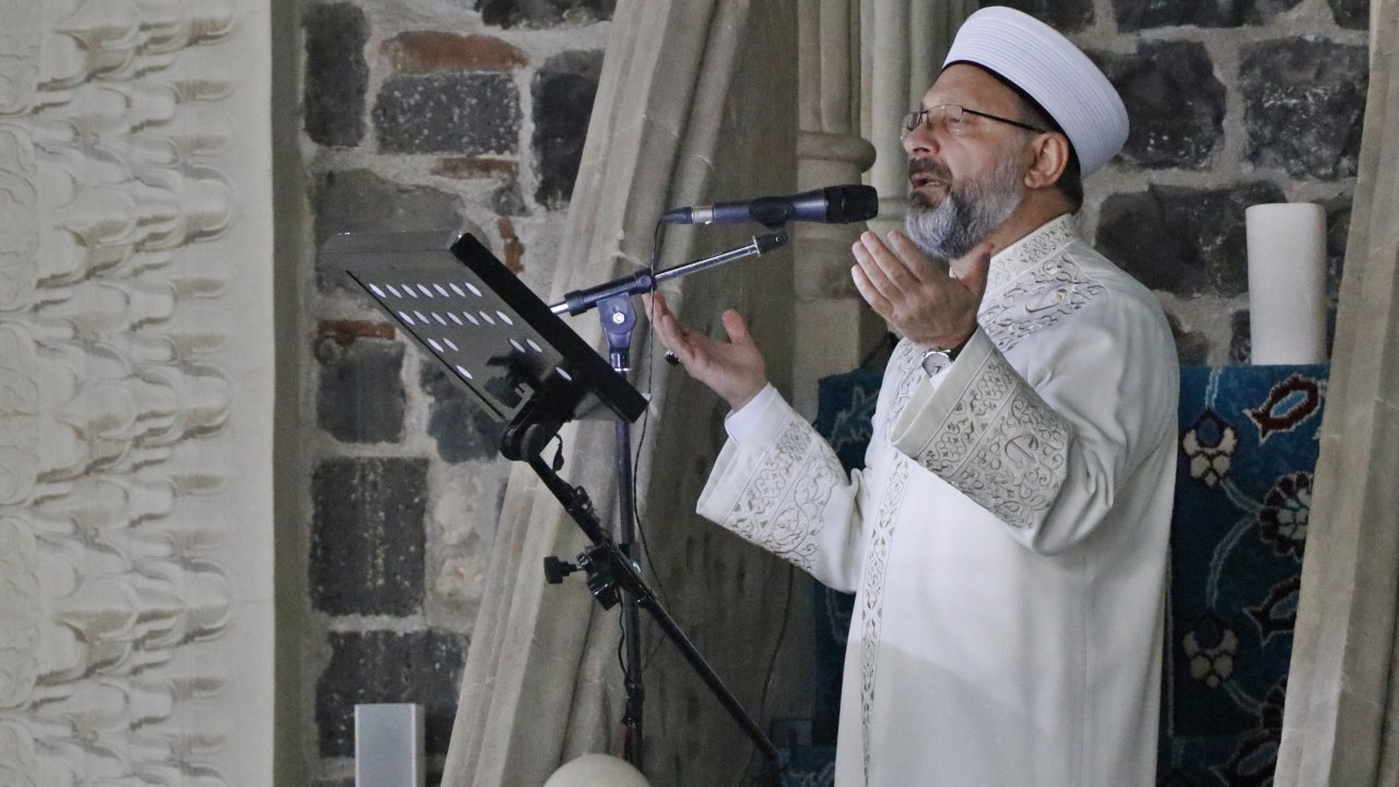 Diyanet İşleri Başkanı Erbaş: Fitrelerimizi İhtiyaç Sahiplerine Ulaştırma Gayretinde Olalım
