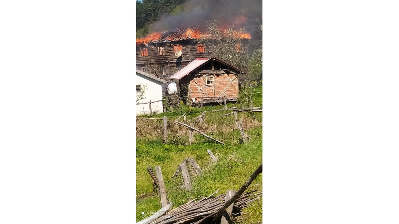 Ahşap Evde Yangın: 1 Ölü, 1 Yaralı