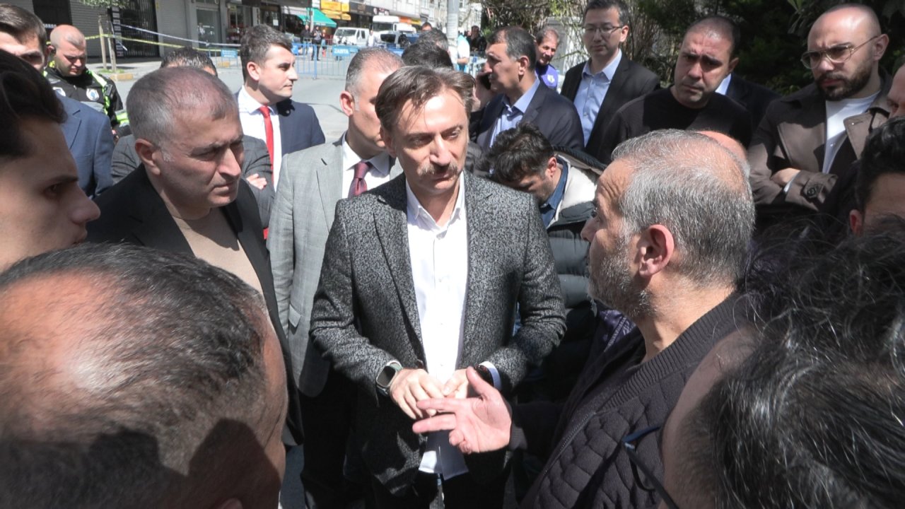 Bahçelievler'de Boşaltılan 6 Katlı Binanın Yıkımına Başlandı