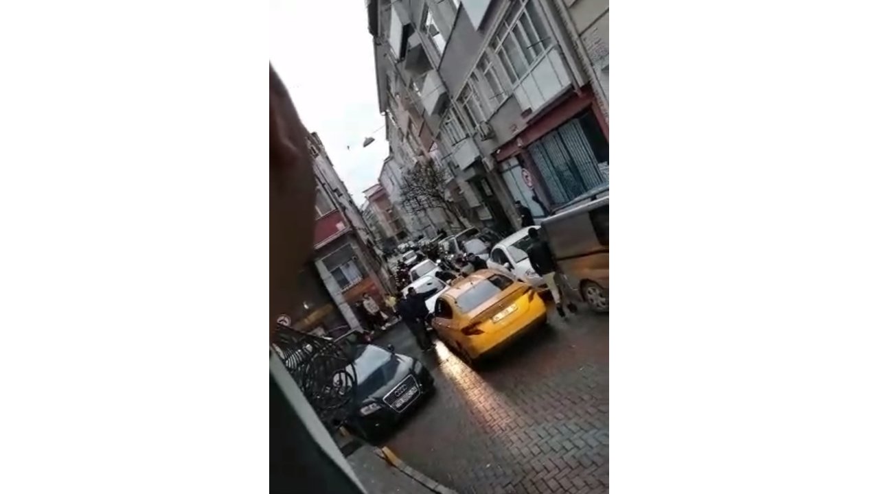 Fatih'te Yol Verme Tartışmasında Bıçak Çekildi