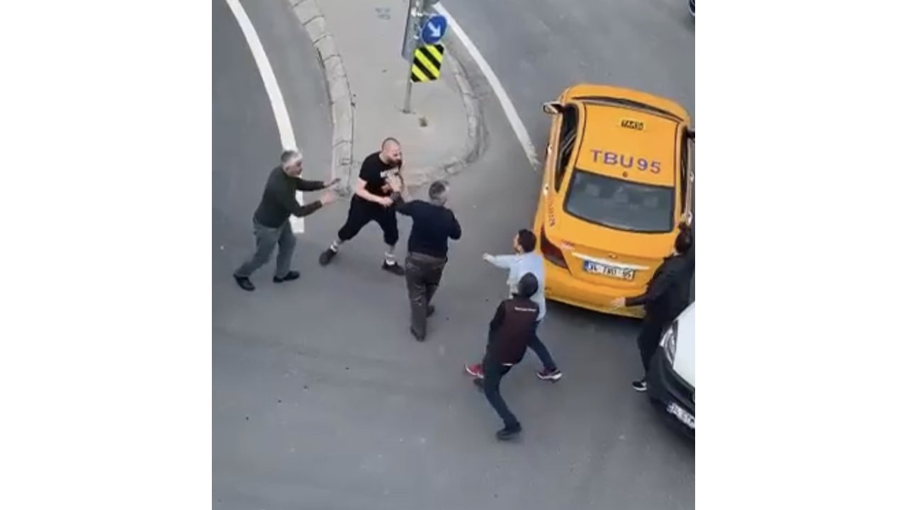 Zeytinburnu'nda Tekmeli Yumruklu Trafik Kavgası