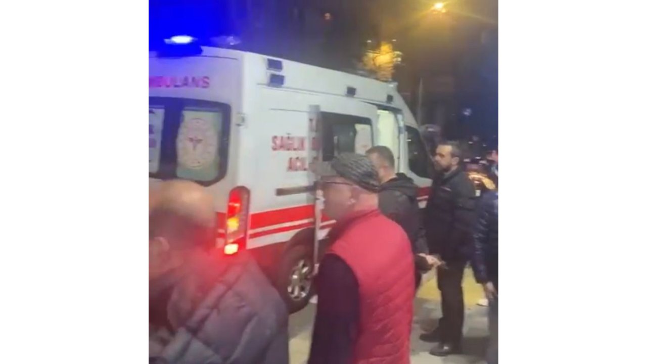 Bayrampaşa'da Hafif Ticari Araç İle Çarpışan Otomobil Takla Attı