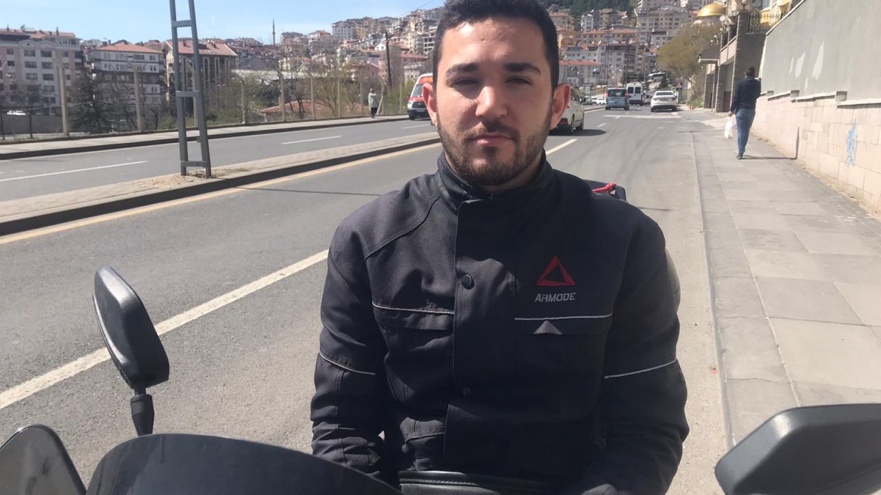 Motosikletin Yayaya Ve Direğe Çarptığı Kaza Kamerada