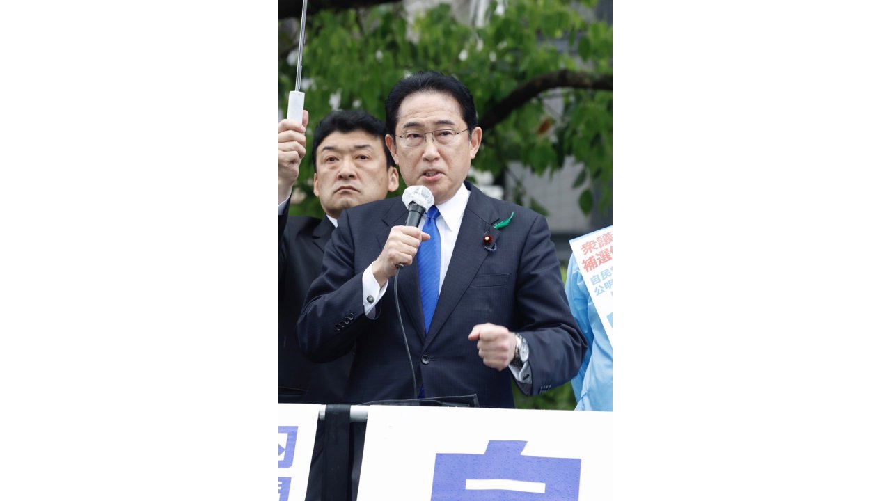 Japonya Başbakanına Sis Bombalı Saldırı