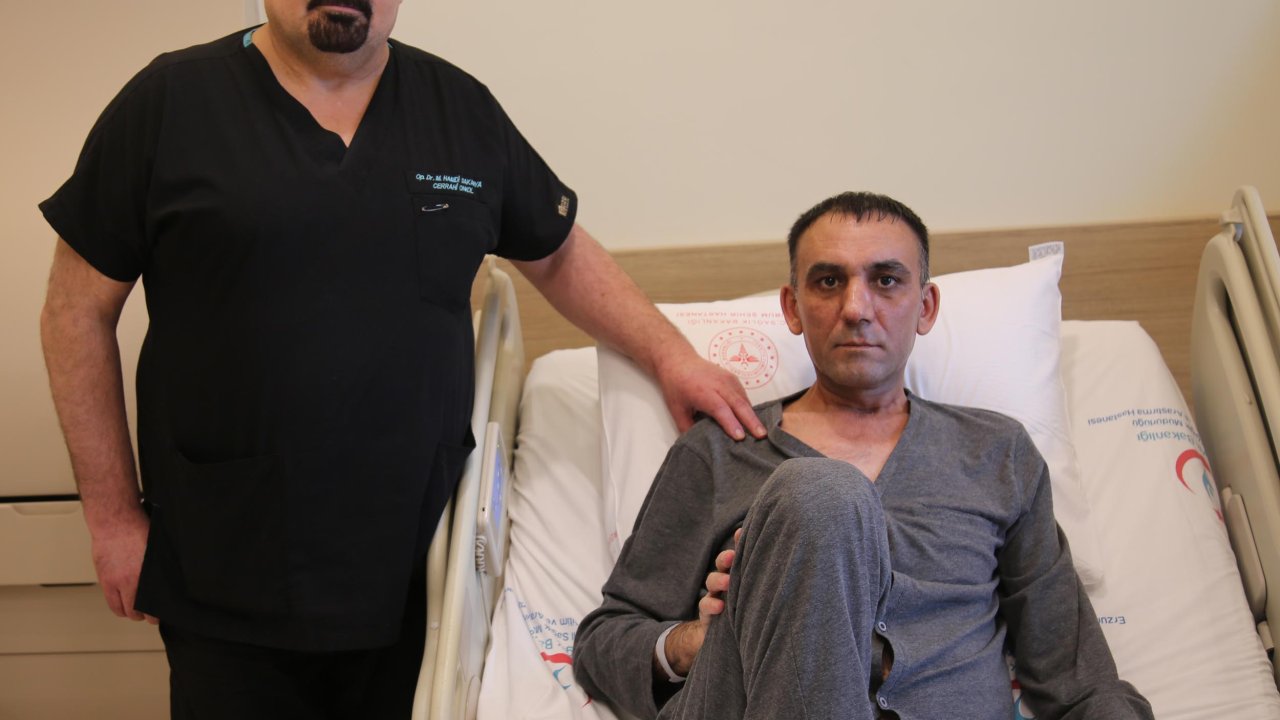 Karnında Şişlik Şikayetiyle Gitti, İnce Bağırsağından 3,5 Kilo Ur Çıkarıldı