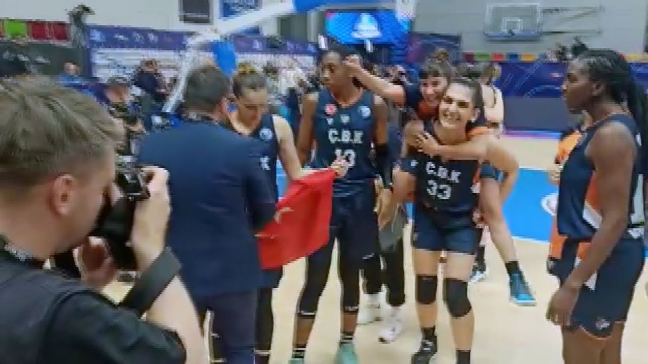 Prag Kulübü, Mersin'den Özür Diledi