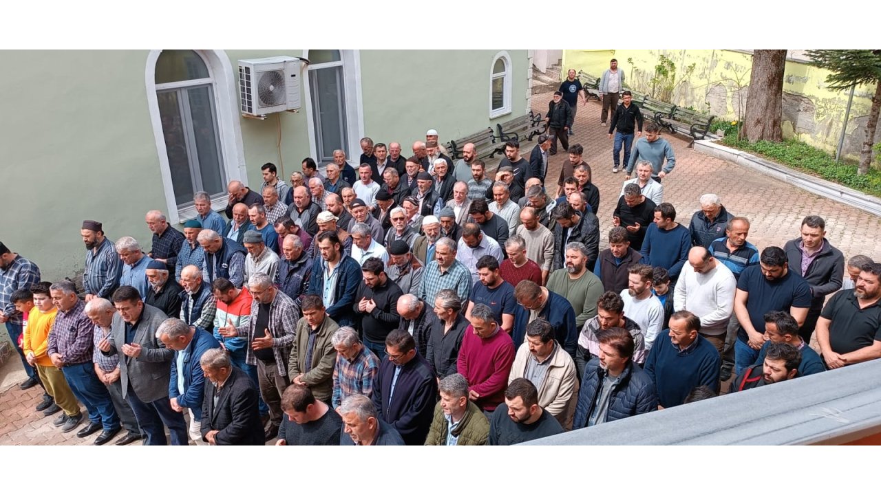 Yanan Evin Enkazında Kemikleri Bulunan Kadın İçin Gıyabi Cenaze Namazı