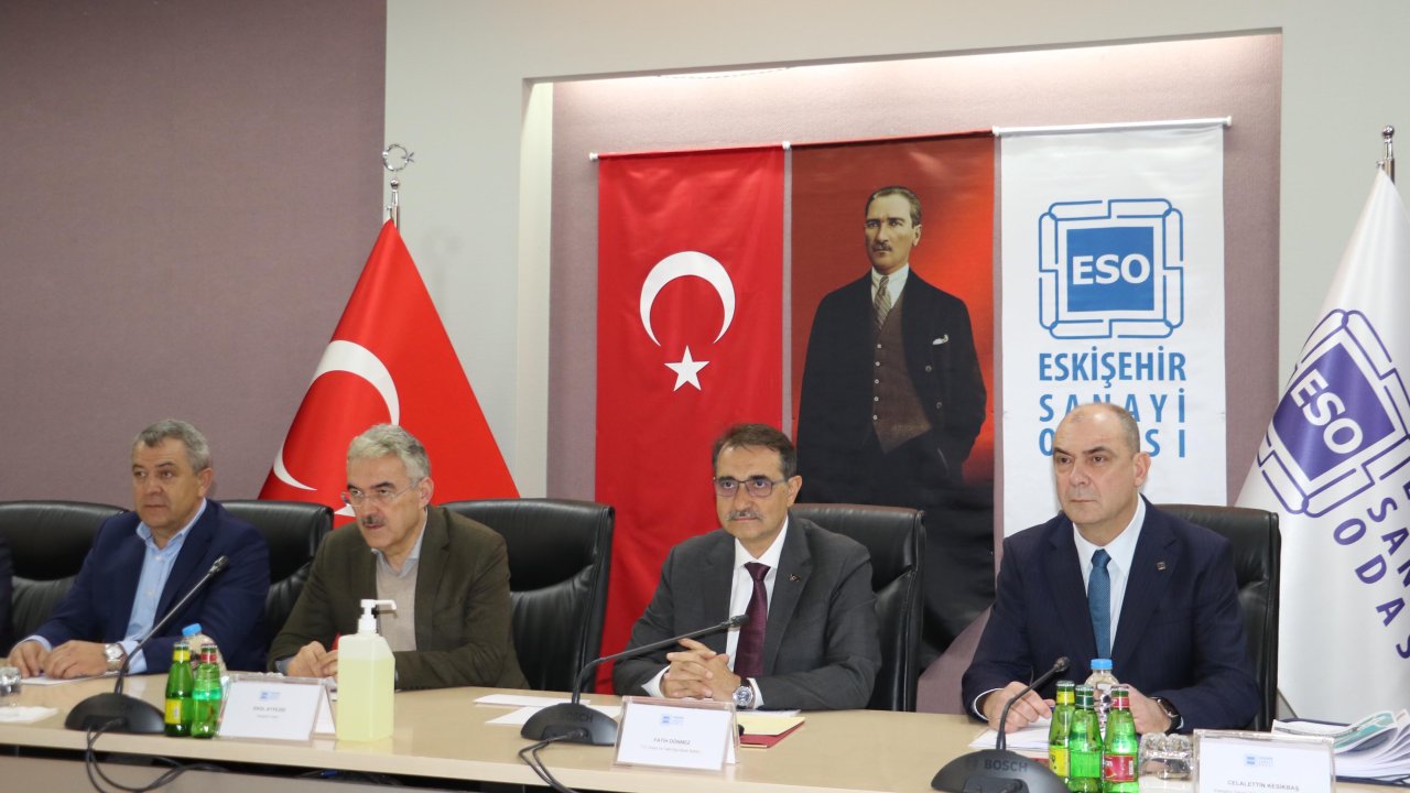 Bakan Dönmez, Eskişehir'de Sanayicilerle Bir Araya Geldi