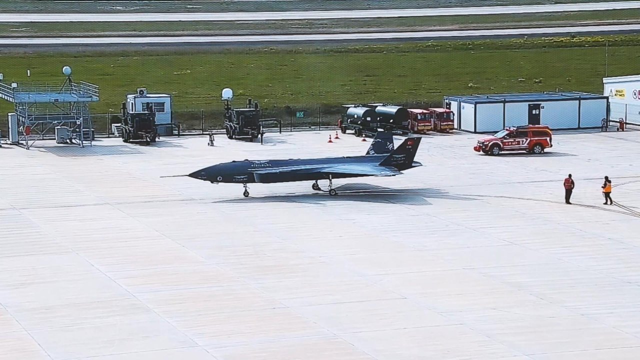 Bayraktar Kızılelma 4. Uçuşunda Sistem Tanımlama Testini Başarıyla Tamamladı