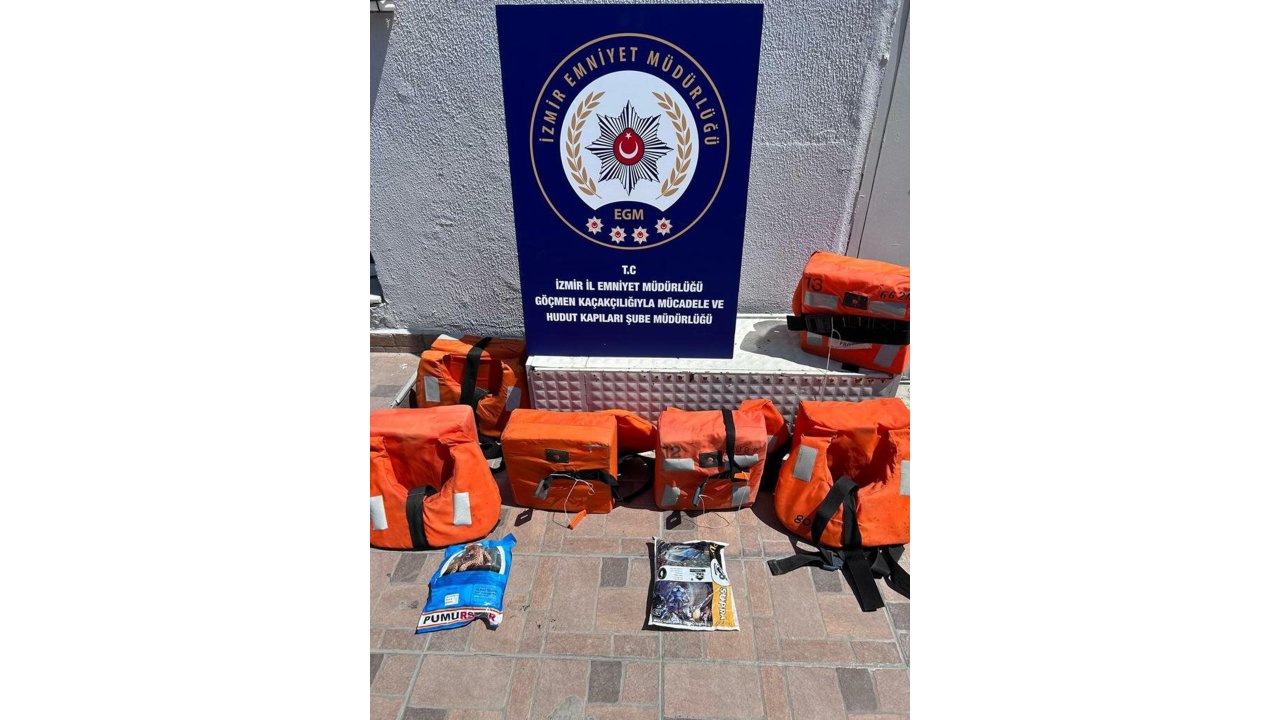İzmir'de 11 Kaçak Göçmen Yakalandı, 5 Organizatör Tutuklandı