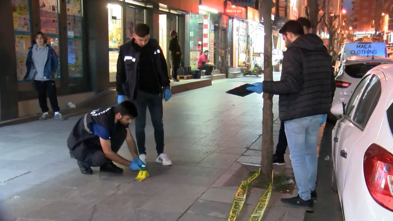Zeytinburnu'nda Silahlı Saldırı Kamerada: 1 Yaralı