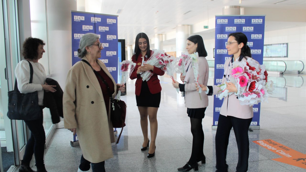 İzmir Adnan Menderes, Transavia'nın İlk Paris Uçuşunu Karşıladı